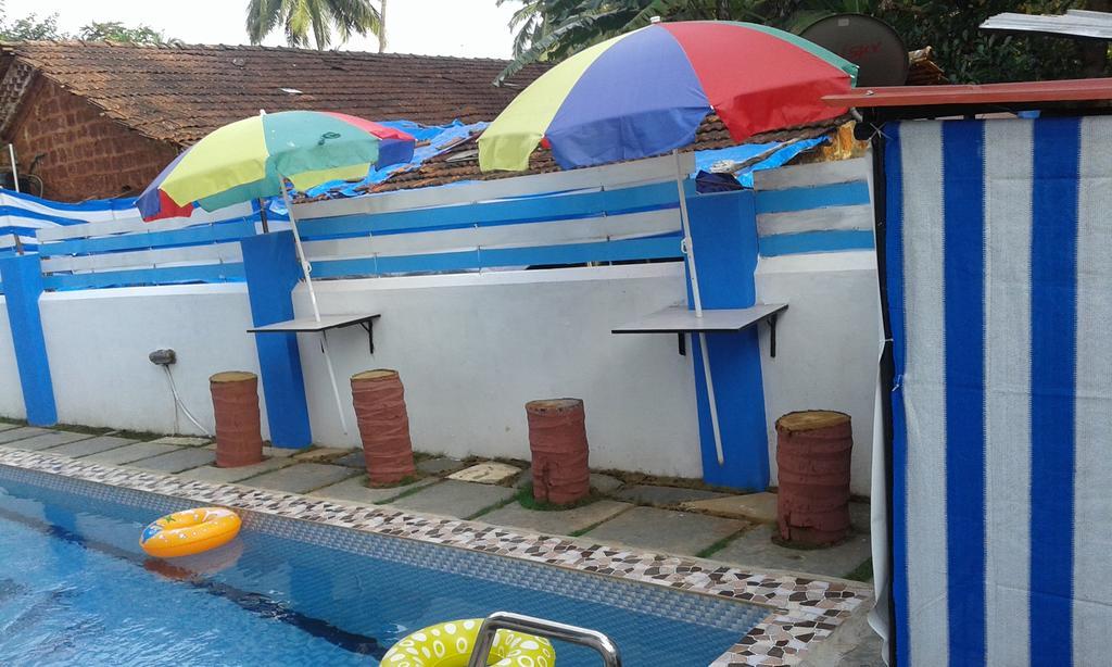 Casa Almeida Guest House Candolim Esterno foto